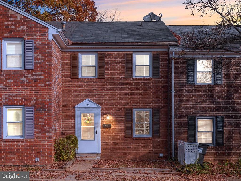 712 Olde Greenwich Cir