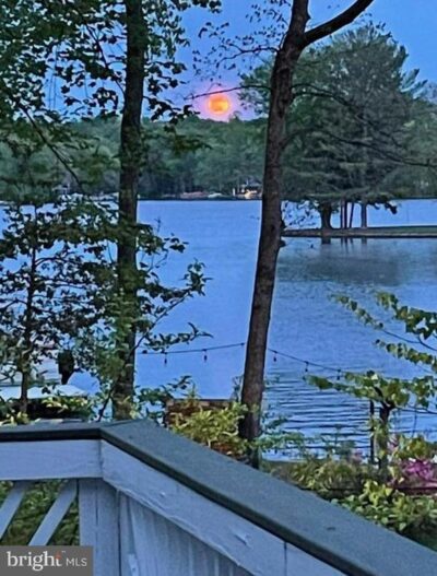 102 Surrey Ln