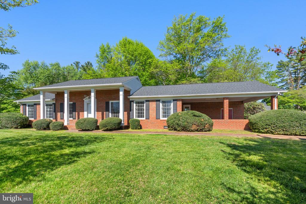 19084 Colonial Dr